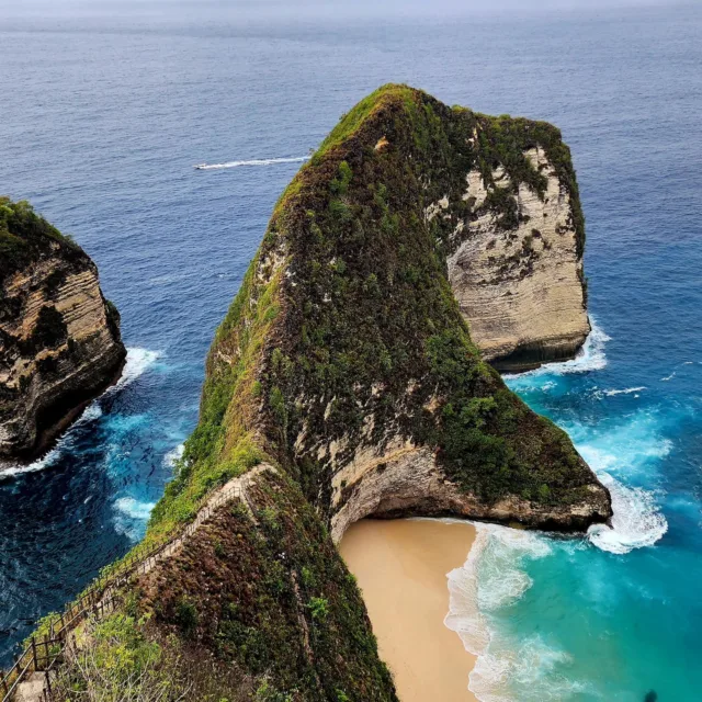 Klingking Nusa Penida - T-Rex Peninsula